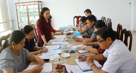 Đoàn kiểm tra công tác bầu cử tại UBMTTQ Việt Nam huyện Long Hồ.