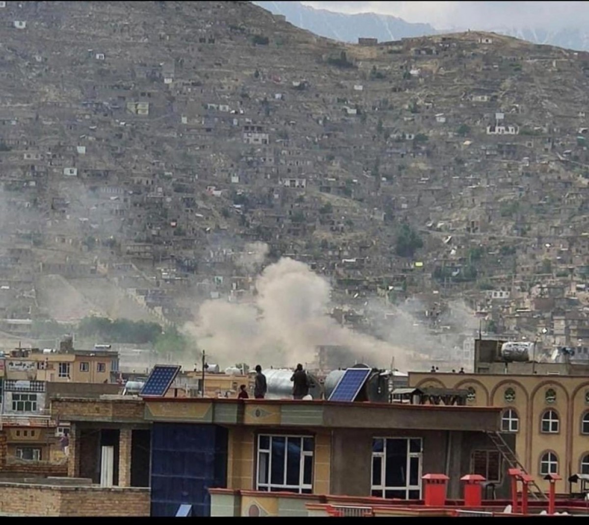 Vụ nổ gần trường học ở Afghanistan khiến nhiều người thương vong. (Nguồn: Twitter)