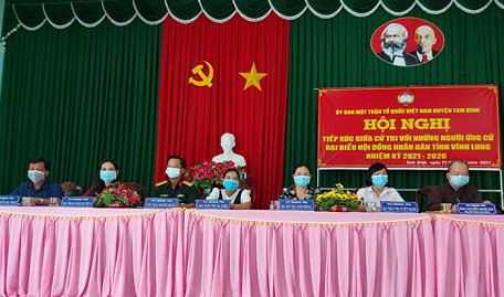  Các ứng của viên HĐND tỉnh đơn vị bầu cử số 8 đã ra mắt cử tri xã Long Phú.