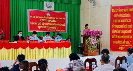 Ứng cử viên đại biểu Quốc hội tiếp xúc cử tri tại huyện Trà Ôn.