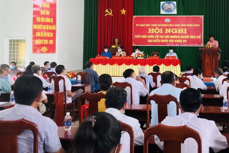 Ứng cử viên đại biểu Quốc hội khóa XV trình bày dự kiến chương trình hành động trước cử tri huyện Trà Ôn.