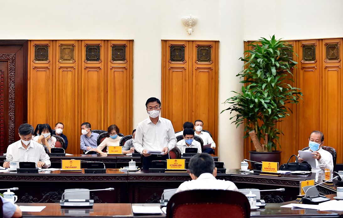Bộ trưởng Bộ Tư pháp Lê Thành Long phát biểu tại cuộc họp. - Ảnh: VGP/Nhật Bắc