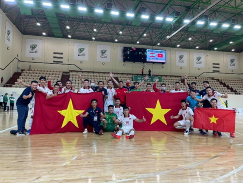 Tuyển futsal Việt Nam ăn mừng sau trận.Ảnh: VFF