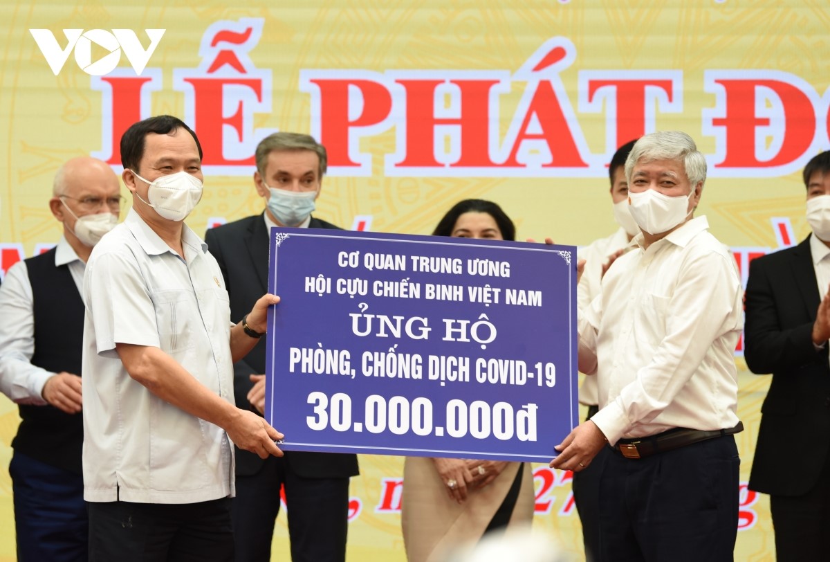 Hội Cựu chiến binh Việt Nam ủng hộ 30 triệu đồng.