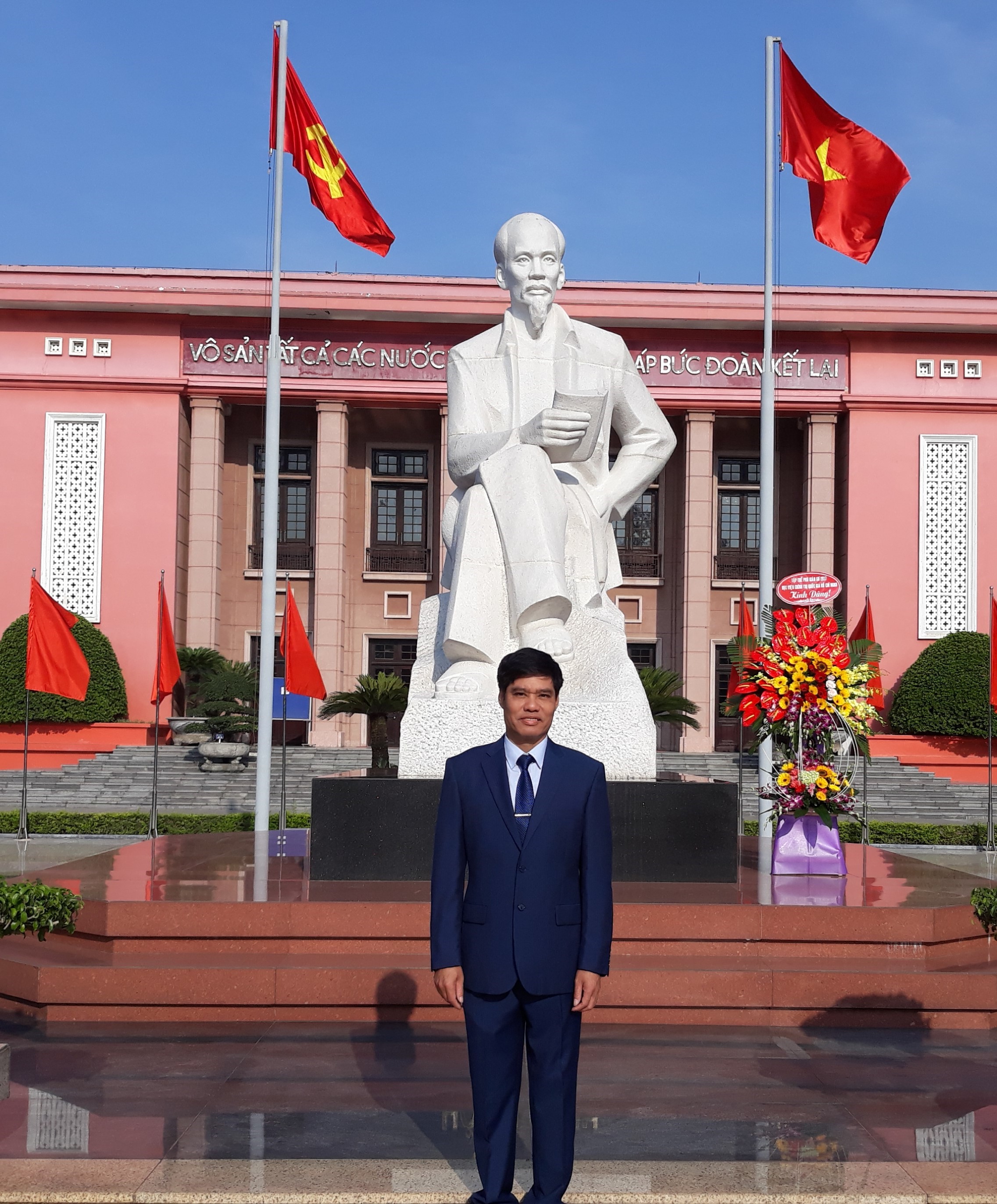 PGS.TS. Lê Văn Cường, Phó Viện trưởng Viện Xây dựng Đảng – Học viện Chính trị Quốc gia Hồ Chí Minh