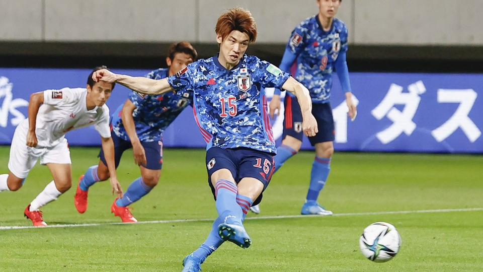 Một mình Yuya Osako ghi tới năm bàn trong chiến thắng hủy diệt của Nhật Bản. (Ảnh: Kyodo)