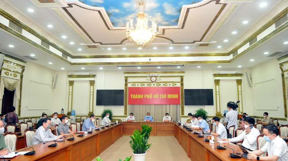Phó Thủ tướng Thường trực Chính phủ Trương Hòa Bình họp khẩn với TPHCM triển khai các biện pháp phòng chống dịch bệnh COVID-19.