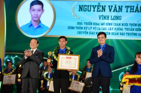 Anh Nguyễn Văn Thảo trong lễ vinh danh “Nhà khoa học của nhà nông” năm 2020.
