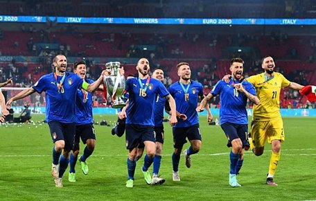  Đội tuyển Italia vươn lên hạng 4 thế giới sau khi vô địch Euro 2020.