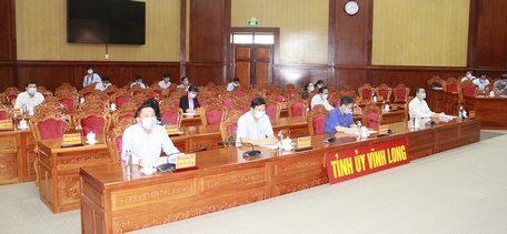 Ảnh: Đại biểu tham dự hội nghị trực tuyến tại điểm cầu Vĩnh Long (ảnh: Thanh Tâm)