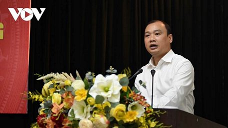 Ông Lê Hải Bình thông báo kết quả Hội nghị Trung ương 3 tại Hội nghị Báo cáo viên của Ban Tuyên giáo Trung ương.