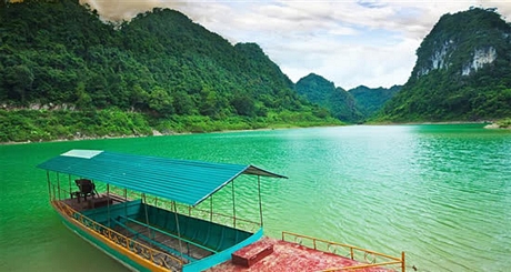 Đây là nơi nghỉ ngơi của du khách tới thăm quan khu du lịch hồ Thăng Hen. Ảnh: báo Cao Bằng