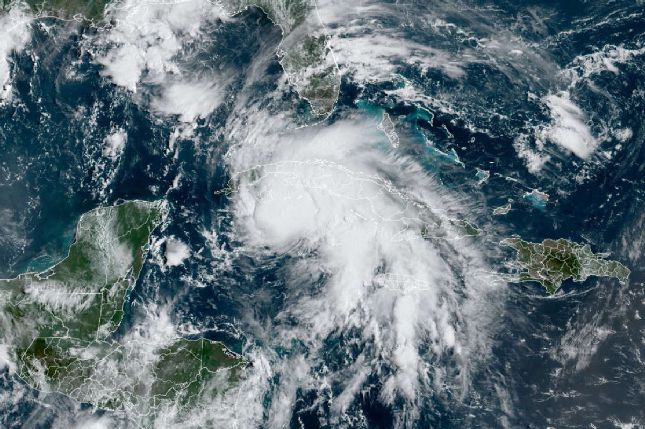 Cơn bão đã nhanh chóng gia tăng cường độ sau khi quét qua Cuba vào ngày 27/8. Theo Trung Tâm bão Quốc gia Mỹ, Ida trở thành cơn bão cấp 4 vào sáng ngày 29/8, nhanh chóng mạnh lên với sức gió hơn 241km/h. Ảnh: AANR.