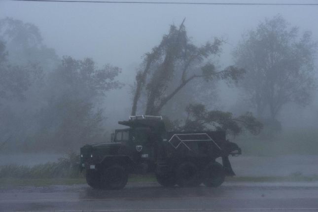 Đây là siêu bão mạnh nhất đổ bộ vào bang này kể từ siêu bão Katrina cách đây 16 năm khiến trên 1.800 người thiệt mạng và gây thiệt hại 125 tỷ USD. Ảnh: Reuters.