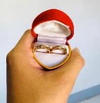Chiếc nhẫn cưới