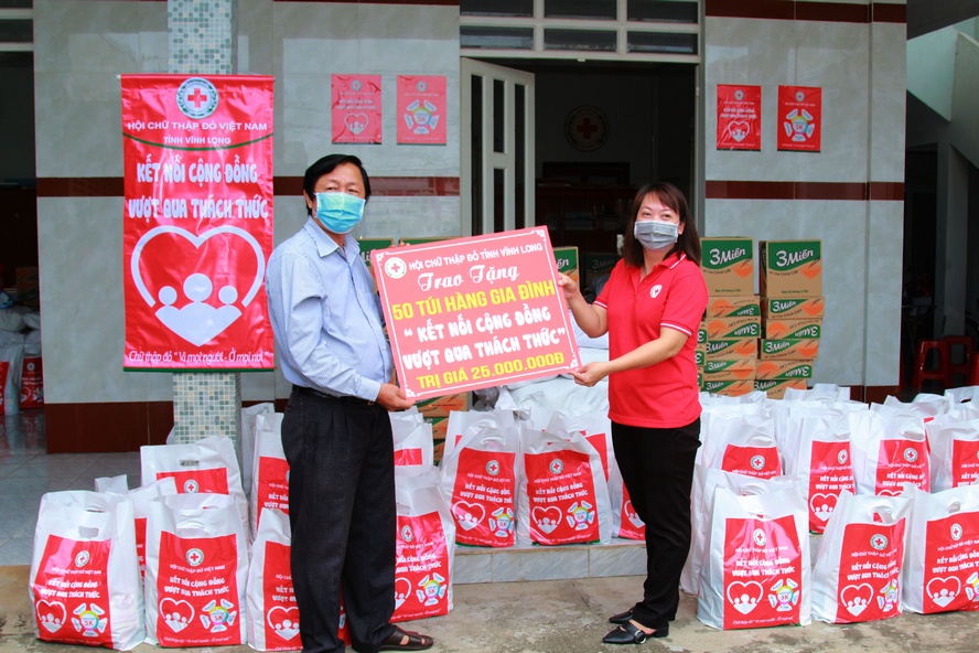 Hội Chữ thập đỏ tỉnh tiếp nhận trên 500 phần quà từ Hội Chữ thập đỏ Việt Nam.