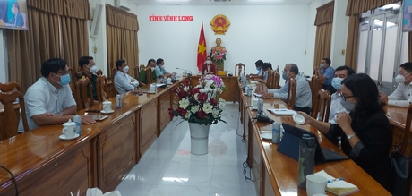 Dự hội nghị tại điểm cầu Vĩnh Long có bà Nguyễn Thị Quyên Thanh- Phó Chủ tịch UBND tỉnh và các bác sĩ tiêu biểu tuyến đầu.