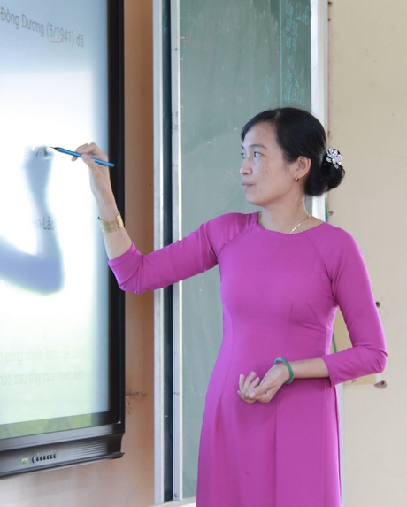 Cô Võ Thị Thủy trong giờ ôn tập môn Lịch sử (tháng 5/2021).