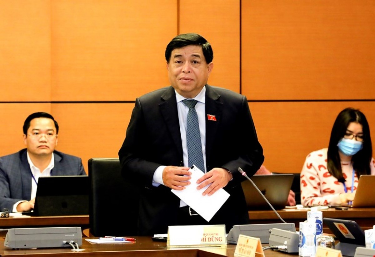 Bộ trưởng Kế hoạch và Đầu tư Nguyễn Chí Dũng phát biểu tại tổ. Ảnh: Quốc hội