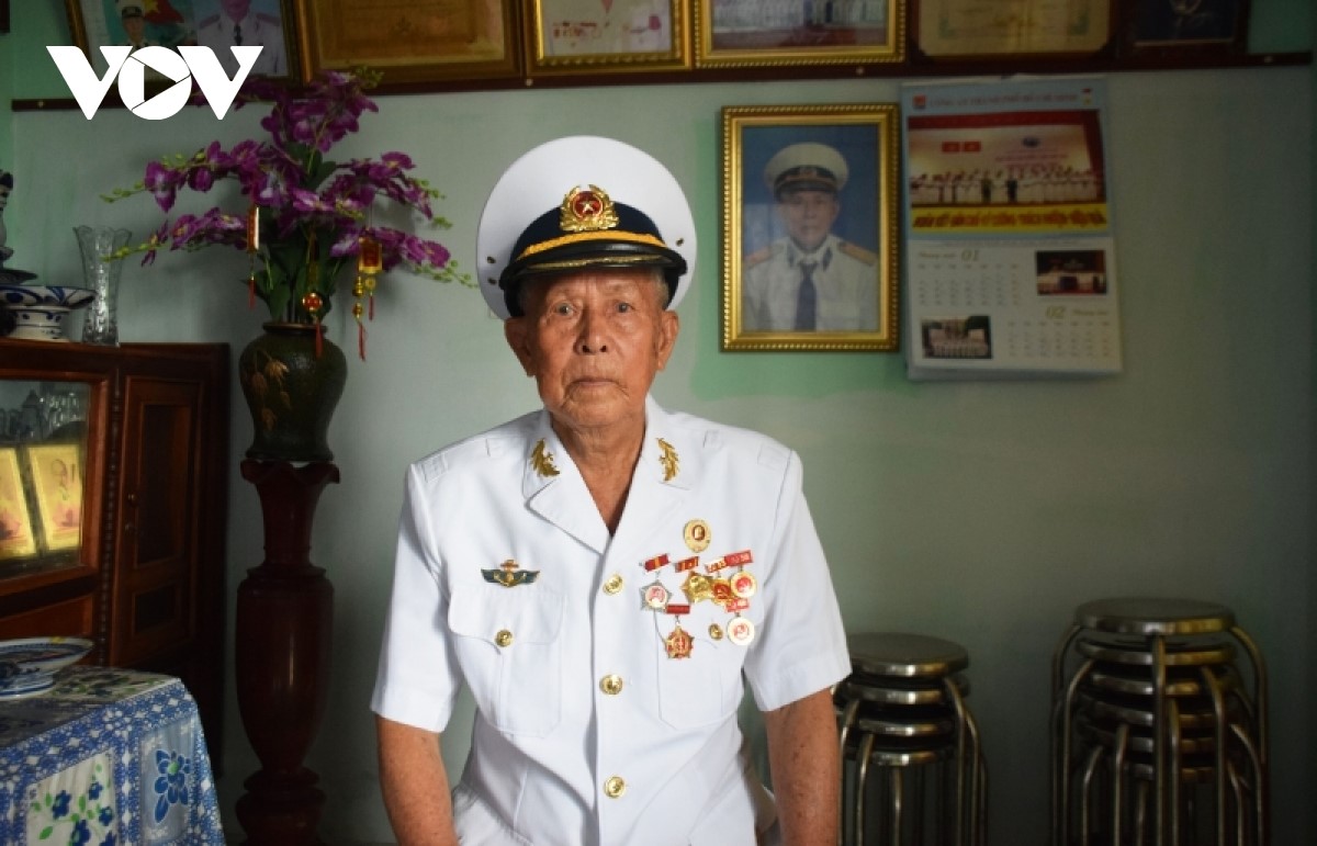 Ông Lê Văn Nốt, thuyền viên Tàu Không Số (ký hiệu 401) kể về một thời chiến đấu dũng cảm, gạn dạ cùng đồng đội