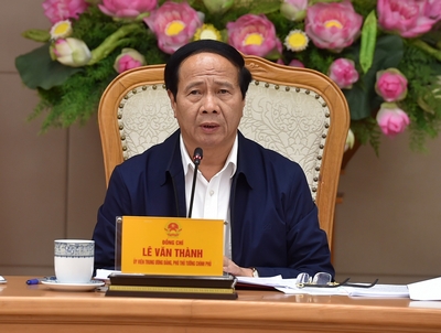 Phó Thủ tướng Lê Văn Thành nêu rõ, Thủ tướng Chính phủ, các bộ, ngành, địa phương sẽ khẩn trương có các giải pháp hỗ trợ tiêu thụ, dần bình ổn giá, bảo đảm lợi ích hài hoà của các bên. Ảnh: VGP/Đức Tuân