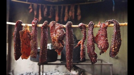  Thịt gác bếp, món ăn đặc trưng vùng núi (Ảnh: Nhà hàng Lã Vọng).