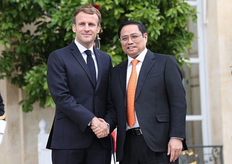 Thủ tướng Phạm Minh Chính hội kiến Tổng thống Pháp Emmanuel Macron