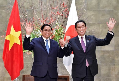 Thủ tướng Phạm Minh Chính và Thủ tướng Nhật Bản Kishida Fumio tại Lễ đón. Ảnh: VGP/Nhật Bắc