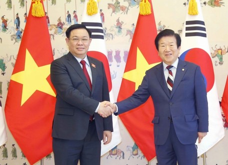  Chủ tịch Quốc hội Vương Đình Huệ hội đàm với Chủ tịch Quốc hội Hàn Quốc Park Byeong Seug. (Ảnh: Doãn Tấn/TTXVN)