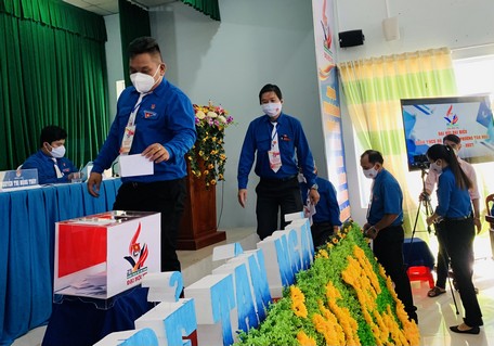 Đại biểu bỏ phiếu bầu trực tiếp chức danh Bí thư Đoàn phường Tân Ngãi, nhiệm kỳ 2022- 2027.