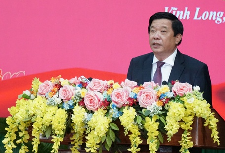 Bí thư Tỉnh ủy- Bùi Văn Nghiêm phát biểu ôn lại truyền thống hình thành và phát triển của Đảng Cộng sản Việt Nam, Đảng bộ tỉnh Vĩnh Long.