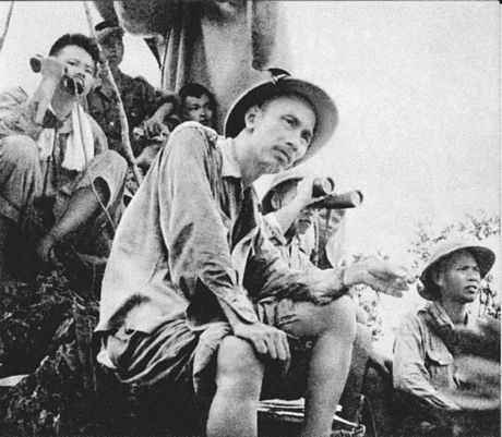 Chủ tịch Hồ Chí Minh trên mặt trận Biên giới (Thu Đông năm 1950).