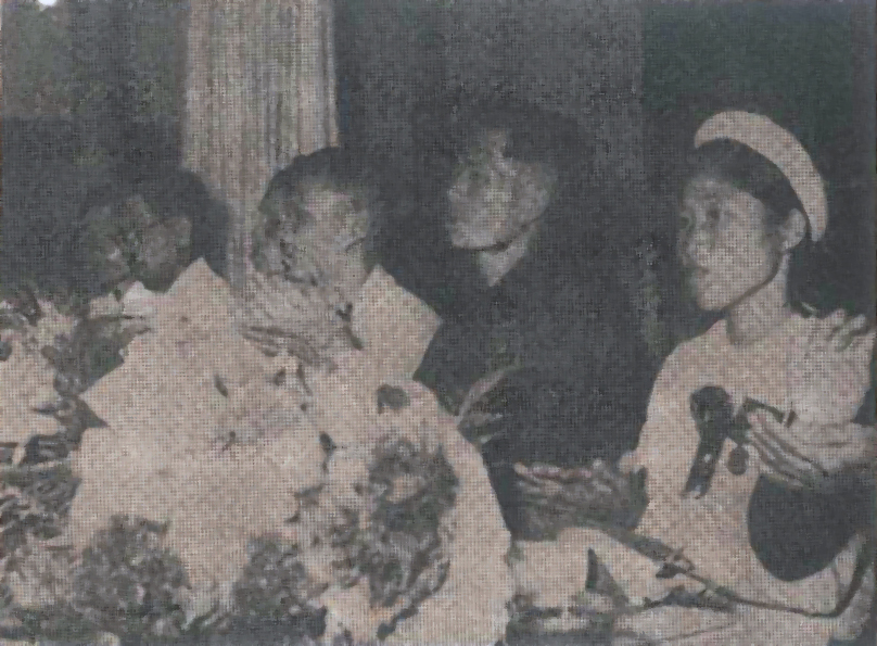 Anh hùng Lao động Lê Minh Đức (thứ hai từ phải qua) tại Đại hội liên hoan anh hùng chiến sĩ thi đua toàn quốc lần thứ 2 (tháng 7/1958). Ảnh tư liệu