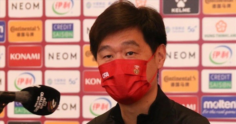 Tương lai của HLV Li Xiaopeng ở đội tuyển Trung Quốc vô cùng bấp bênh.