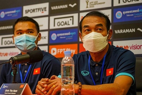  HLV Đinh Thế Nam hạnh phúc sau khi U23 Việt Nam vô địch giải U23 Đông Nam Á 2022