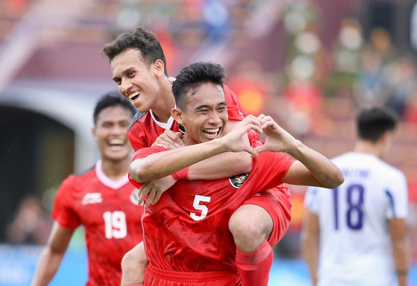 Niềm vui của các cầu thủ Indonesia sau khi ghi bàn vào lưới Philippines - Ảnh: NGUYÊN KHÔI