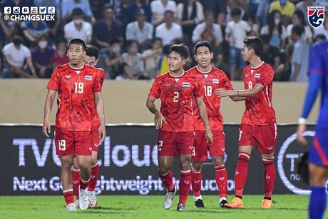 Chiến thắng khá dễ dàng trước Campuchia, U23 Thái Lan đã đặt một chân vào bán kết - Ảnh: Changsuek