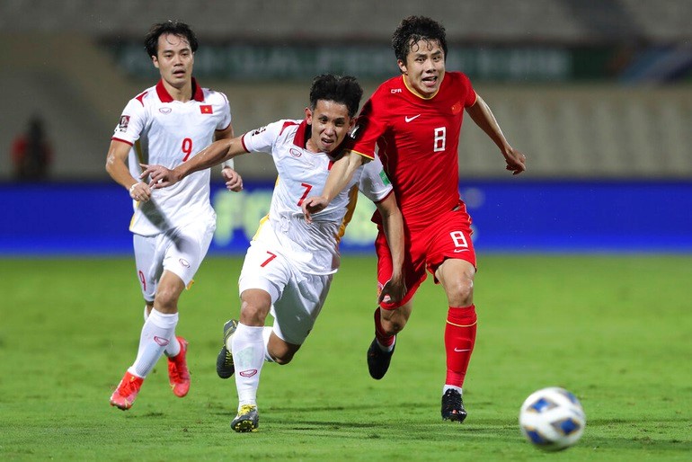 Chủ nhà Trung Quốc (đỏ) quyết định không đăng cai vòng chung kết Asian Cup 2023 (Ảnh: AP).
