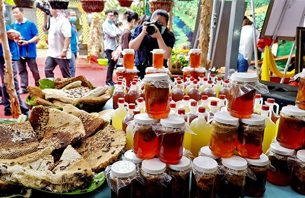 Mật ong rừng U Minh Hạ từ lâu đã là sản vật rất nổi tiếng của tỉnh Cà Mau. Từ năm 2012, sản phẩm “Mật ong rừng U Minh hạ” đã được Cục Sở hữu - Trí tuệ công nhận nhãn hiệu tập thể.