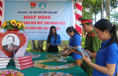 Trong khuôn viên Khu lưu niệm Chủ tịch HĐBT Phạm Hùng, nhiều hoạt động được tổ chức, giáo dục lòng yêu nước cho đoàn viên, thanh niên.