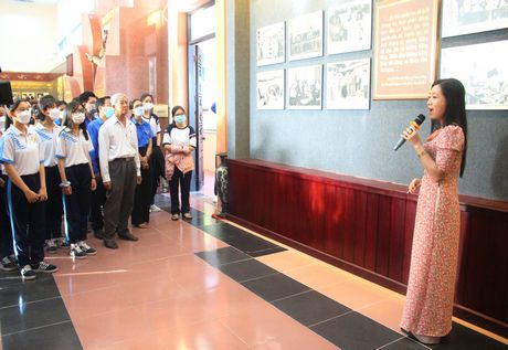 Cán bộ Đoàn, học sinh, sinh viên đến tham quan khu lưu niệm, tìm hiểu về thân thế, sự nghiệp của Chủ tịch HĐBT Phạm Hùng.