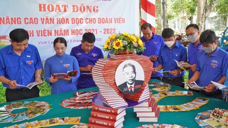 Tham gia Ngày hội sách, các bạn trẻ được tìm hiểu thêm về bác Hai Phạm Hùng.