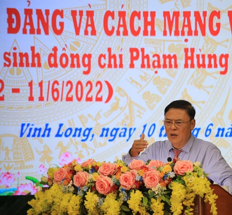 Ông Phạm Hoàng Hưng (con trai đồng chí Phạm Hùng) kể lại những kỷ niệm về cha mình tại hội thảo.