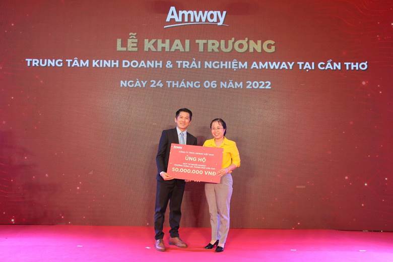  Amway Việt Nam trao tặng 50 triệu đồng hỗ trợ Quỹ vì người nghèo của phường Hưng Lợi, Quận Ninh Kiều, TP Cần Thơ nhằm hỗ trợ những hoàn cảnh khó khăn tại địa phương.