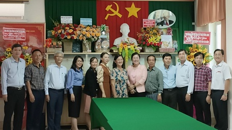  Lãnh đạo Hội Nhà báo Việt Nam tỉnh cùng các cơ quan báo chí chúc mừng Ban Tuyên giáo tỉnh.