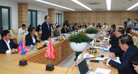 Thứ trưởng Bộ Công nghệ và Truyền thông Lào Santisouk Simamlavong  cho biết, Bộ sẽ tạo điều kiện thuận lợi nhất để Trung tâm đào tạo Tiếng Việt của Trường ĐH Cửu Long.