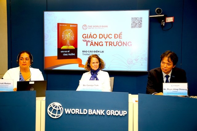 Bà Carolyn Turk, Giám đốc WB tại Việt Nam (giữa) cho rằng: Để duy trì tăng trưởng kinh tế với tốc độ mong muốn, Việt Nam cần tăng năng suất ở mức 2-3% mỗi năm - Ảnh: VGP/HT