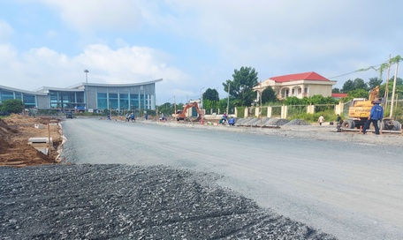 Dự án giao thông nối từ  đường Phạm Hùng đến  đường Võ Văn Kiệt (Phường 9) hiện đã đạt gần 50% tiến độ.