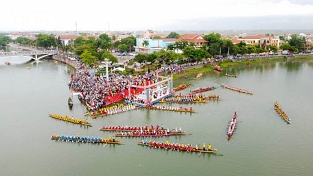  Lễ hội đua thuyền truyền thống trên sông Kiến Giang đã có từ lâu đời.