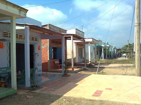 Tuyến dân cư vùng lũ ấp An Hiệp, xã Lộc Hòa (Long Hồ) ổn định nơi ở cho hơn 250 hộ dân vùng ngập lũ.